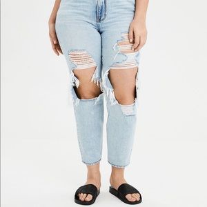 Brand New American Eagle 🦅 Mom Jeans